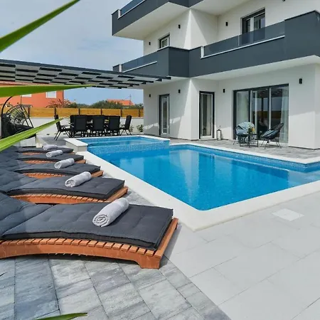 Croluxoria Villa *